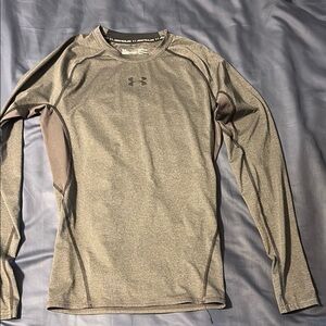 Under Armour Gray Long Sleeve Tee for Casual Comfort